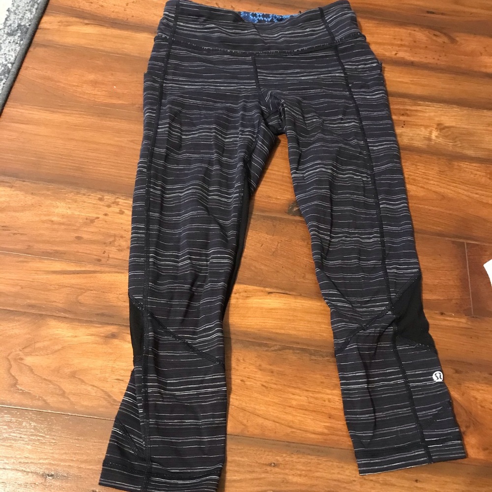 Lululemon size 6 crop leggings with back pocket